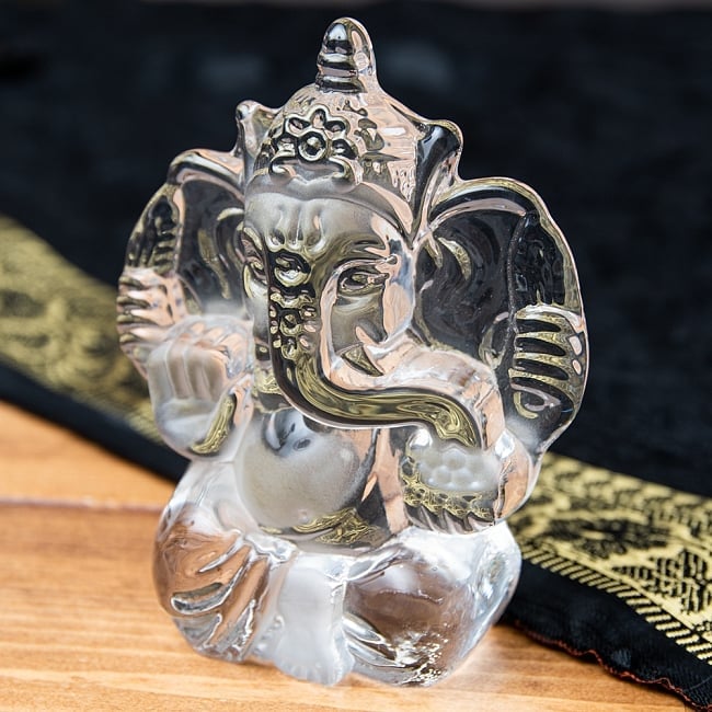インドの神様 ガラス製ペーパーウェイト〔8cm×10.5cm〕 - ガネーシャの写真1枚目です。透明感の美しいガラスのガネーシャペーパーウエイトです。文鎮,ガネーシャ,神様像,ヒンドゥー教,インド神様