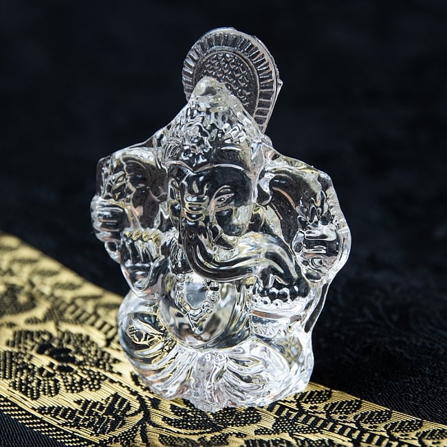 インドの神様 ガラス製ペーパーウェイト〔6.5cm×5cm〕 - ガネーシャの写真1枚目です。透明感の美しいガラスのガネーシャペーパーウエイトです。文鎮,ガネーシャ,神様像,ヒンドゥー教,インド神様