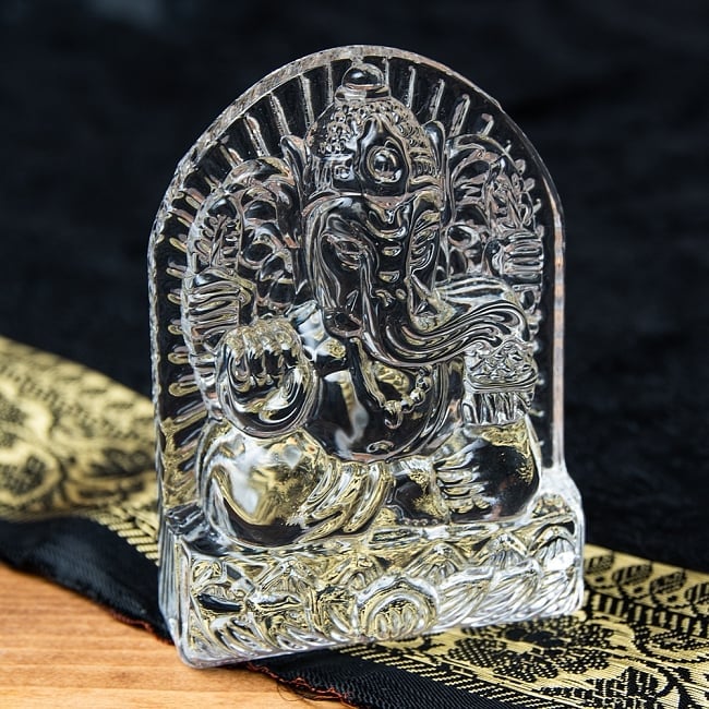 インドの神様 ガラス製ペーパーウェイト〔8.7cm×6.3cm〕 - 台座ガネーシャの写真文鎮,ガネーシャ,神様像,ヒンドゥー教,インド神様