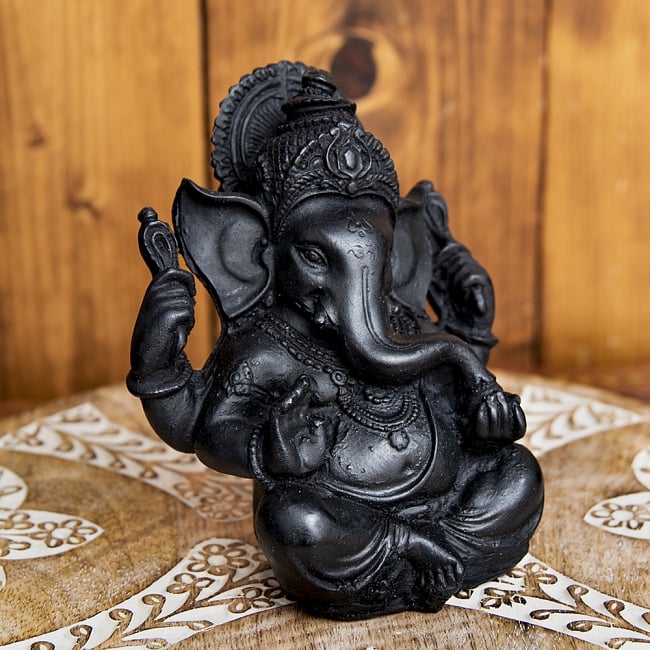 ガネーシャ - ブラック[15cm]の写真1枚目です。静かな存在感のある神像です。神様,神様像,レジン　神様,インド　神様
