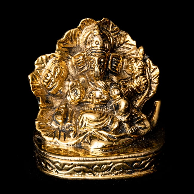 ブラス製 リーフ・ガネーシャ像 - 5.5cmの写真1枚目です。全体写真ですガネーシャ像,ブラス製,ヒンドゥー,神様像