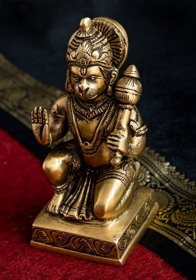 ハヌマーン 坐像(高さ:13cm)の写真1枚目です。インド神話のヒーロー、ハヌマーンです。ハヌマーン,神様像,ラーマーヤナ,猿族の王子様