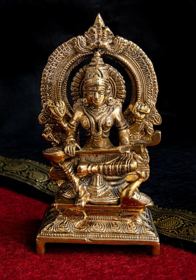 ブラス製 サラスヴァティ坐像- 19cmの写真1枚目です。音楽と芸術の神様、サラスバティです。サラスワティ,神様像,ヒンドゥ教,学問の女神