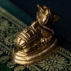 ブラス製 聖牛ナンディン像 - 3.5cm - サブ3