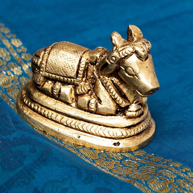 ブラス製 聖牛ナンディン像 - 3.5cm 9 - デザイン1