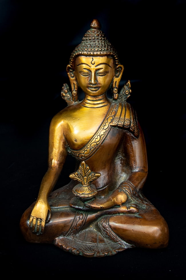 薬師如来（バイシャジヤ・グル） 18.5cmの写真1枚目です。正面から撮影しました。仏像,ブッダ,密教,チベット