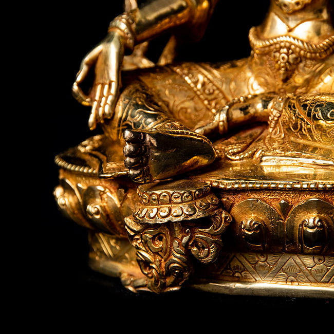 緑多羅菩薩（グリーンターラー） 銅造鍍金仕上げ - 22.5cm 15 - 細かな装飾が全体に行き渡っており、ネパール仏師の心血の注いだ様子が見て取れます。