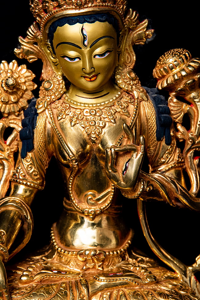 白多羅菩薩（ホワイト・ターラー） 銅造鍍金仕上げ - 26cm 5 - 胸元から腹部にかけて、豊かな造形です。
