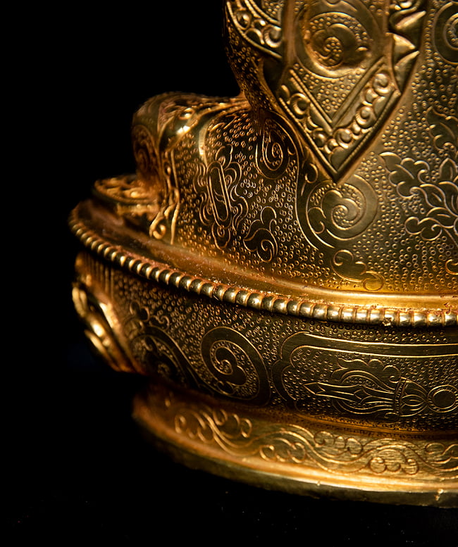 阿弥陀仏（ブッダ・アミタバ） 銅造鍍金仕上げ - 20cm 15 - 台座も丁寧に作り込まれています。