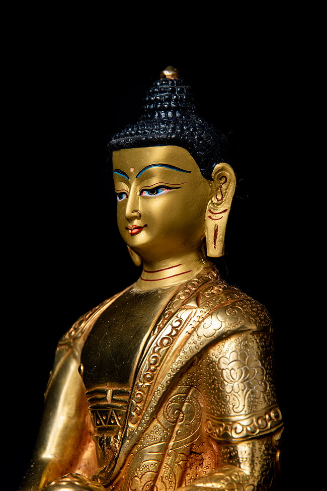 阿弥陀仏（ブッダ・アミタバ） 銅造鍍金仕上げ - 20cm 3 - 見る角度により異なった陰影を生じる美しい像です。