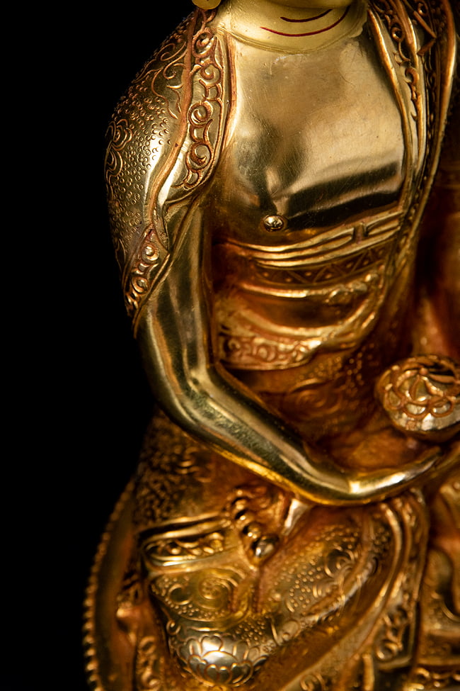 阿弥陀仏（ブッダ・アミタバ） 銅造鍍金仕上げ - 20cm 7 - 流れるような美しいデザインです。