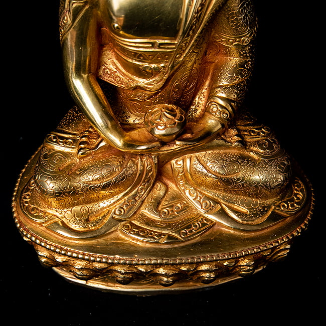 阿弥陀仏（ブッダ・アミタバ） 銅造鍍金仕上げ - 20cm 8 - お膝周りも細かに彫り込まれています。