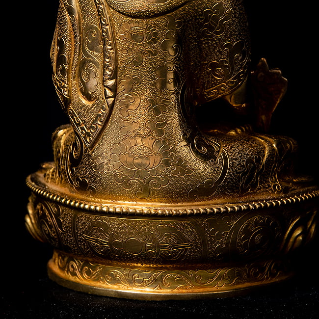 薬師如来（バイシャジヤ・グル） 銅造鍍金仕上げ - 20cm 18 - 台座も隅々まで彫り込まれています。