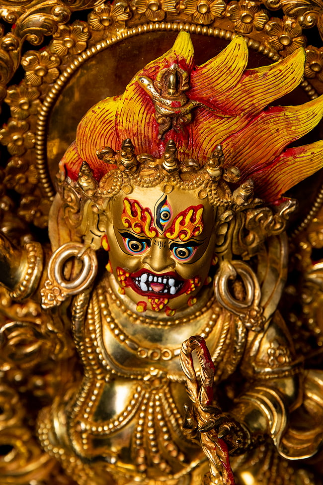 金剛手菩薩（ヴァジュラ・パニ） 銅造鍍金仕上げ - 高さ33cm 5 - 荘厳な趣のある神像です。
