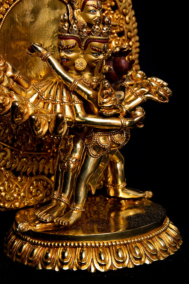 大悲空智金剛（ヘーヴァジュラ） 銅造鍍金仕上げ - 30cm 10 - 密教の神像らしく、エロティックな抱擁が表現されています。