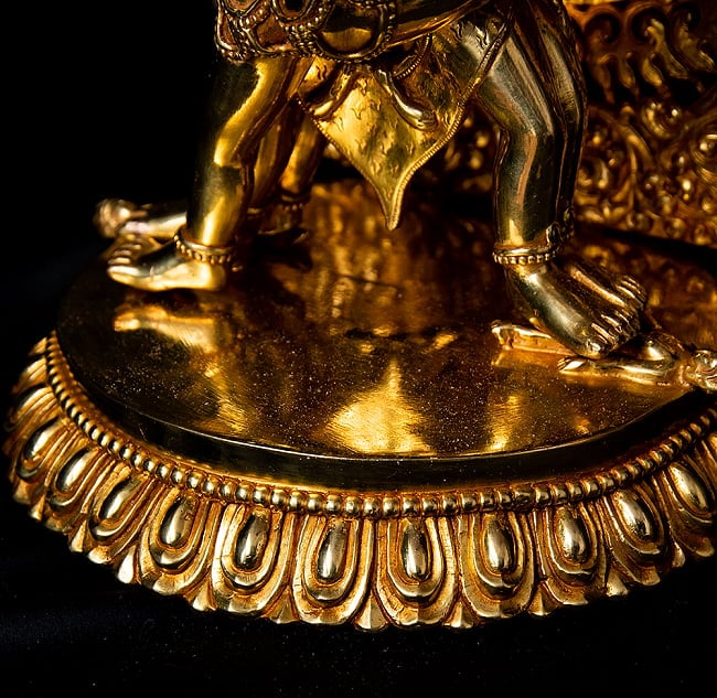 大悲空智金剛（ヘーヴァジュラ） 銅造鍍金仕上げ - 30cm 21 - スラリとしながらも力強い足と台座の様子です。
