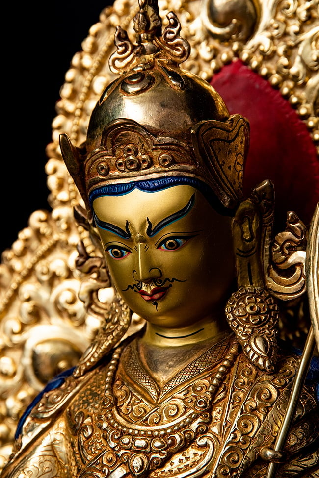 蓮華生大師（パドゥマ・サムバヴァ・グル） 銅造鍍金仕上げ - 38cm 3 - チベットに密教をもたらしたとされる偉大な神格です。