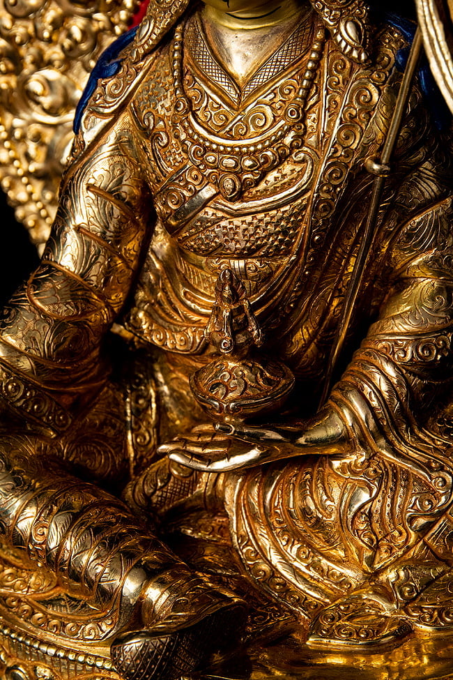 蓮華生大師（パドゥマ・サムバヴァ・グル） 銅造鍍金仕上げ - 38cm 8 - 腹部の様子です。