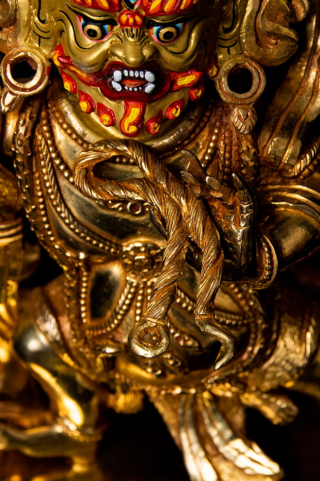 金剛手菩薩（ヴァジュラ・パニ） 銅造鍍金仕上げ - 高さ37cm 2 - 雄渾でダイナミックな造形です。