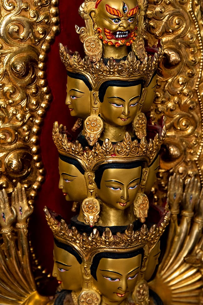 十一面千手千眼観音菩薩立像 銅造鍍金仕上げ - 高さ約80cm 8 - 顔部分には金鍍金が用いられています。