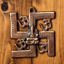 〔壁掛けタイプ〕インドの神様ウォールハンギング - 卍とオーンガネーシャ 15cm