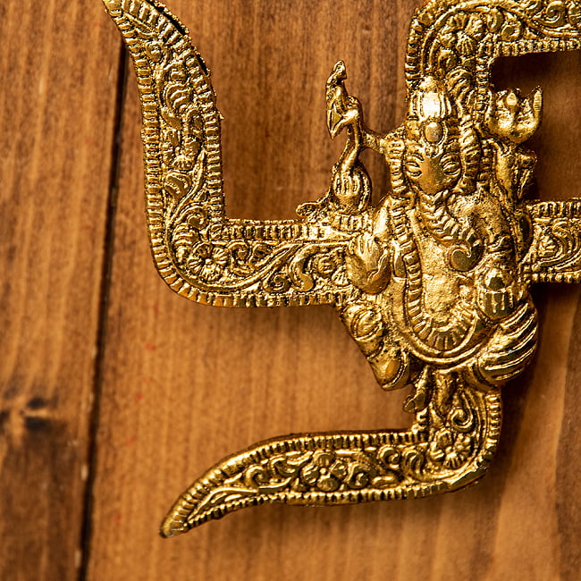 〔壁掛けタイプ〕インドの神様ウォールハンギング - スワスティカ・ガネーシャ - 10cm 4 - 細部を見てみました。