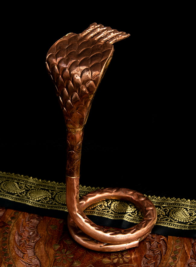 聖なる蛇 ナーガ 銅製 18.5cm 2 - 背面側から見てみました。