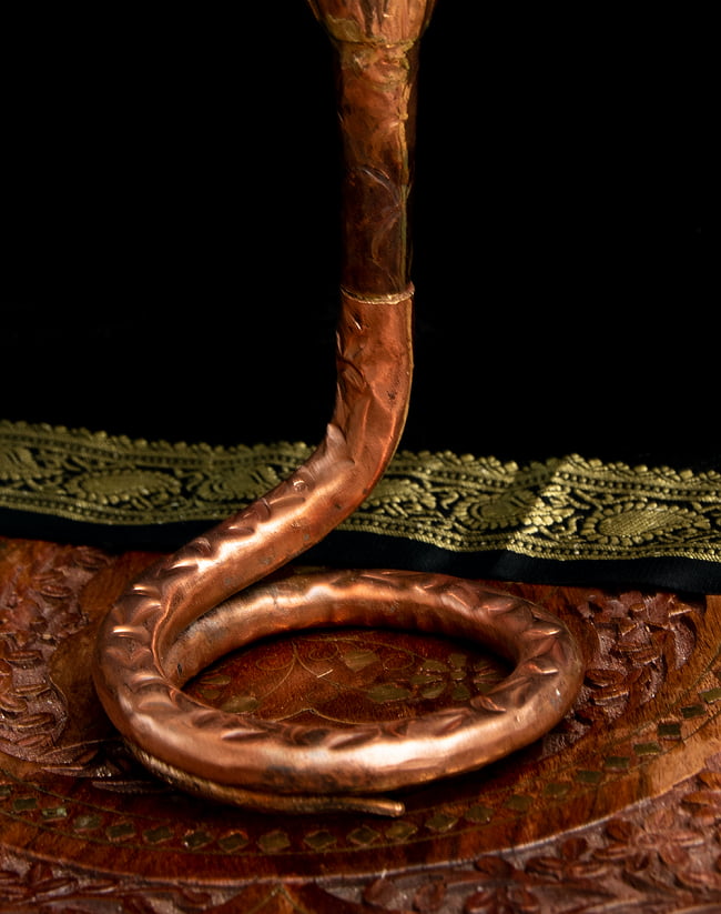 聖なる蛇 ナーガ 銅製 18.5cm 5 - 台座部分です。