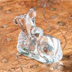 インドの神様 ガラス製ペーパーウェイト - 聖なる牛 6.5cm - サブ4