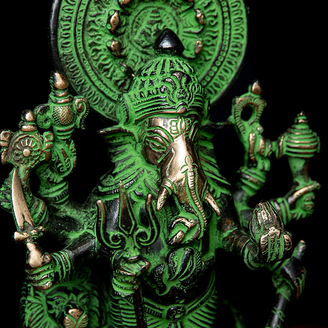 獅子を従えるガネーシャ - 高さ23.5cm 4 - 角度を変えて見てみました。