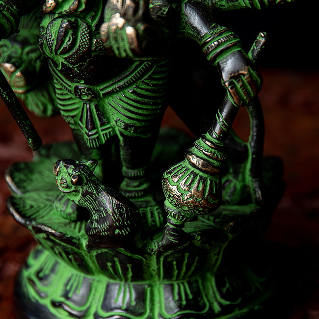 獅子を従えるガネーシャ - 高さ23.5cm 7 - 細部を見てみました。