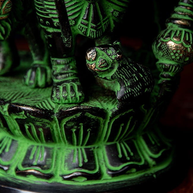 獅子を従えるガネーシャ - 高さ23.5cm 8 - 足元にはガネーシャの乗り物であるネズミがいます。