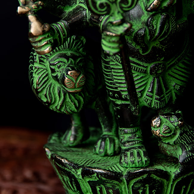 獅子を従えるガネーシャ - 高さ23.5cm 9 - 獅子を従えています。