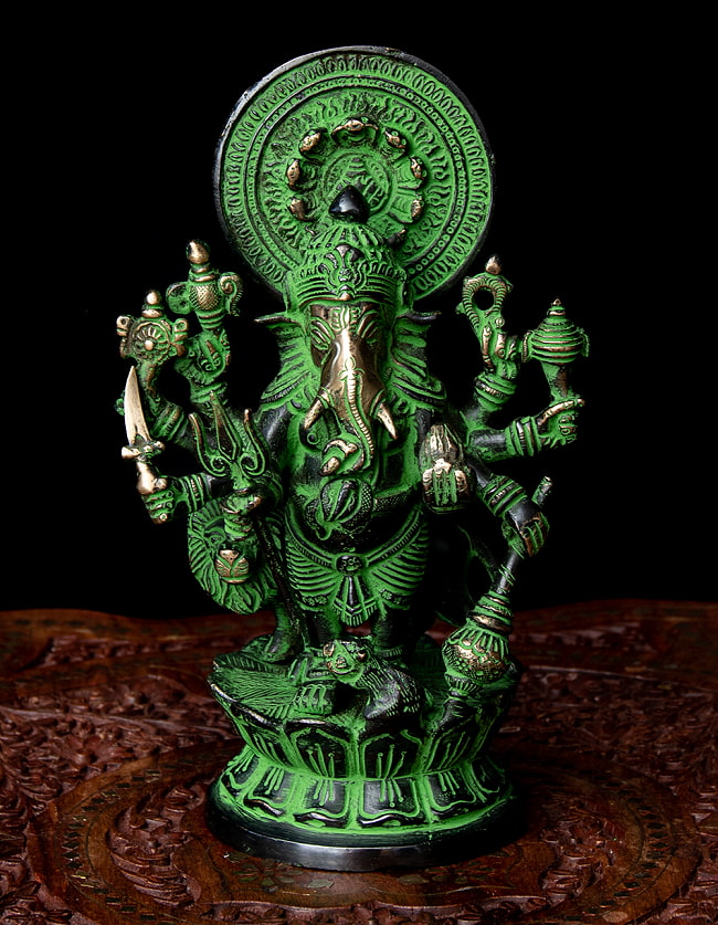 獅子を従えるガネーシャ - 高さ23.5cmの写真