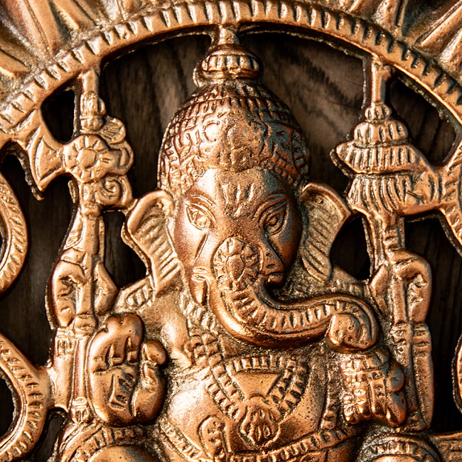 〔壁掛けタイプ〕インドの神様ウォールハンギング スーリヤ・ガネーシャ 28cm 2 - 拡大写真です