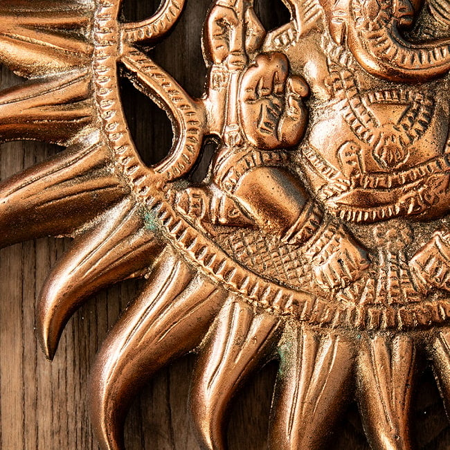 〔壁掛けタイプ〕インドの神様ウォールハンギング スーリヤ・ガネーシャ 28cm 3 - 細部を見てみました。