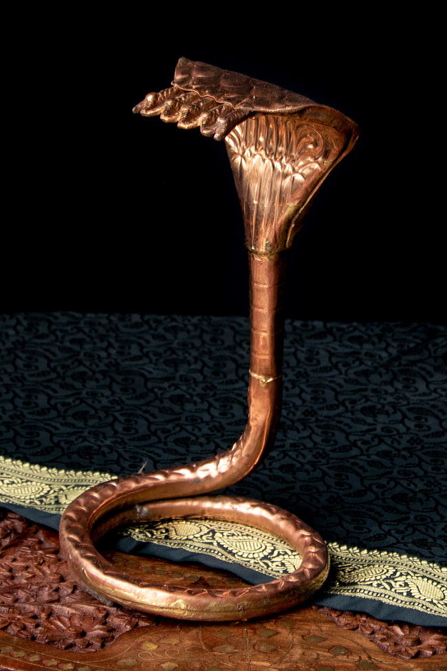 聖なる蛇 ナーガ 銅製 高さ：23cm程度の写真1枚目です。聖なる蛇、ナーガの神像です。ナーガ,リンガ,ヨニ,シヴァ,コブラ