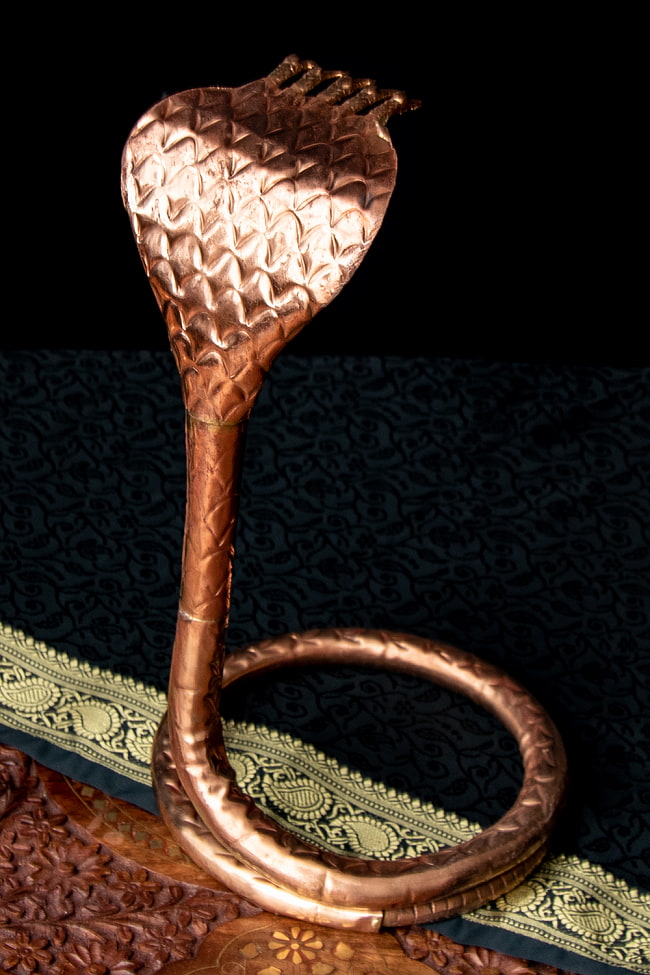 聖なる蛇 ナーガ 銅製 高さ：30cm程度 3 - 背面側っから見てみました。