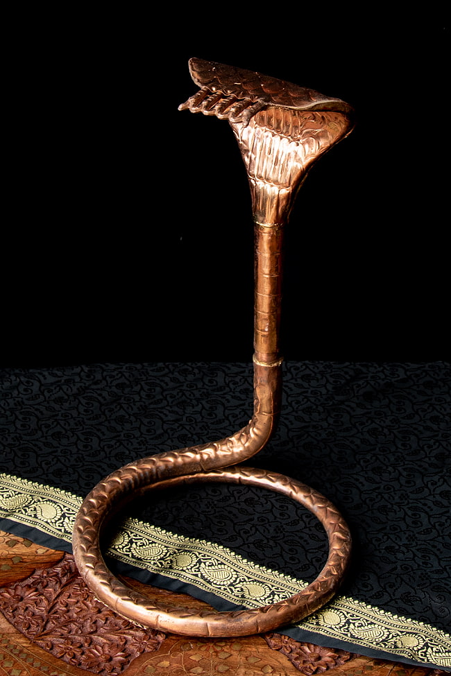 聖なる蛇 ナーガ 銅製 高さ：34cm程度の写真
