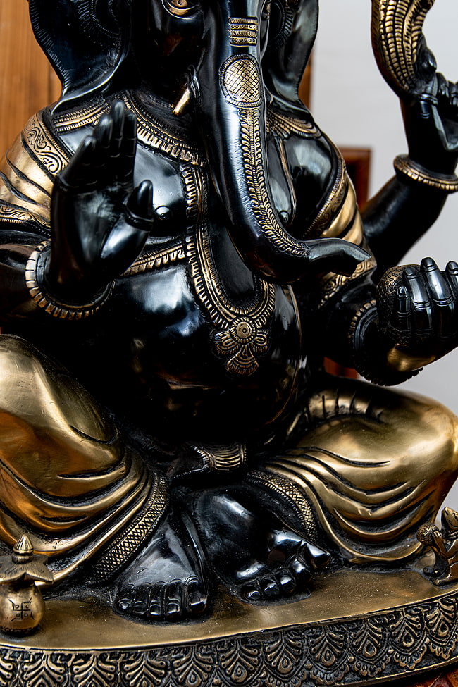 真鍮黒塗仕上げ ガネーシャ神像 ブラス製 53cm 8 - 豊かなお腹周りの表現です。