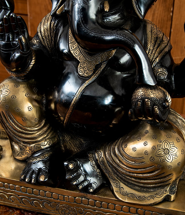 真鍮黒塗仕上げ ガネーシャ神像 ブラス製 52cm 11 - 豊かなお腹周りの表現です。