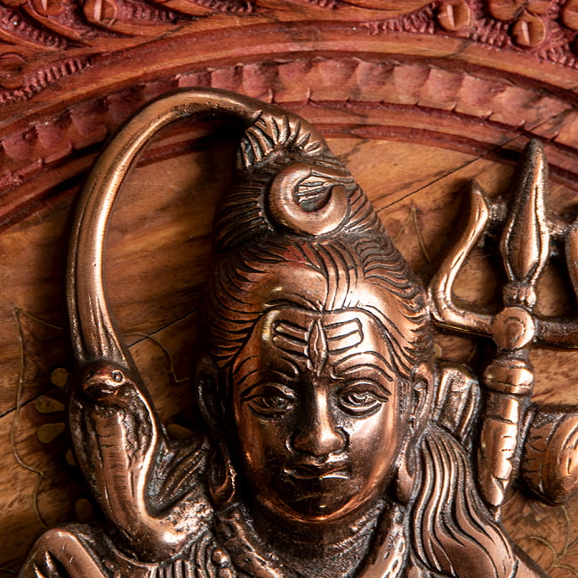 〔壁掛けタイプ〕インドの神様ウォールハンギング シヴァ 24cm 7 - ビスと併せて壁に立てかけるタイプです。