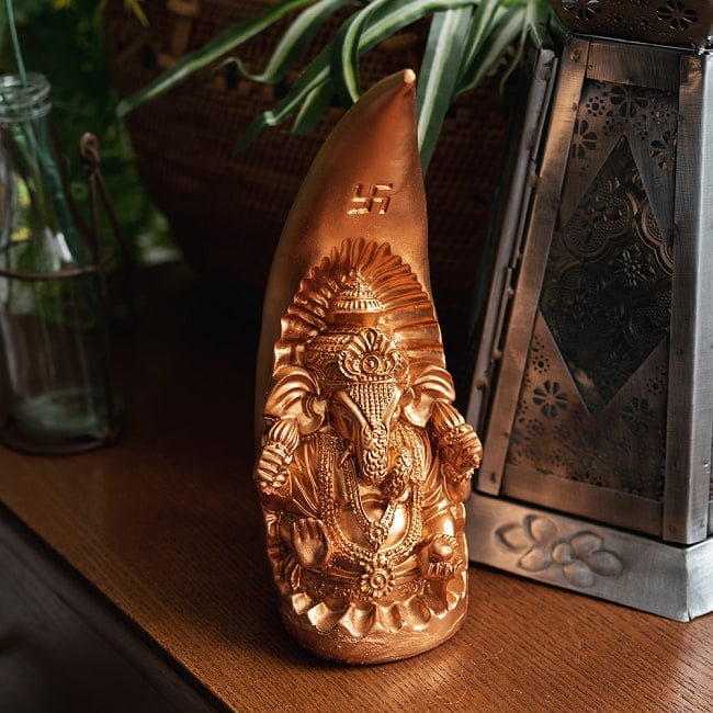 トゥースガネーシャ　カッパー色[20cm]の写真1枚目です。静かな存在感のある神像です。アーユルヴェーダでも好まれる、銅の色をしています。※こちらのカラーはブライトカッパーとなります。神様,神様像,レジン　神様,インド　神様
