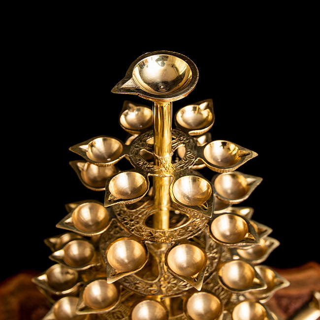 [インド品質]儀式【Aarti】に用いられるオイルランプ 9段【56cm】 3 - 頂上のオイル受け。