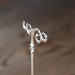 金属製のピアススタンド　シルバー - サブ3