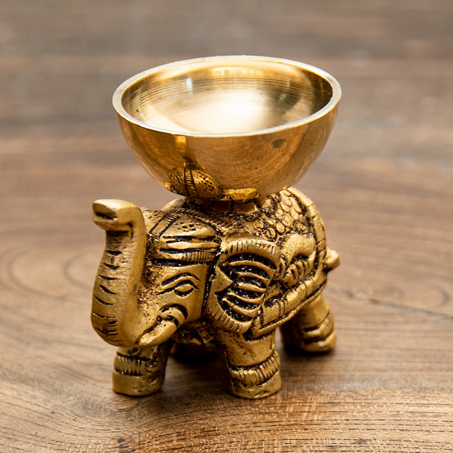 ブラス製 ミニボウル付きエレファント像[6cm]の写真1枚目です。正面からの写真です象,ゾウ,ブラス,ヒンドゥー,神様像,幸運,真鍮
