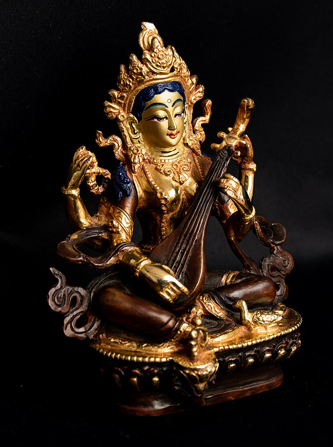 弁財天（サラスヴァティ） 銅造鍍金仕上げ - 16cm 5 - 音楽の神としての性格から、ヴィーナを持った姿で表現されます。