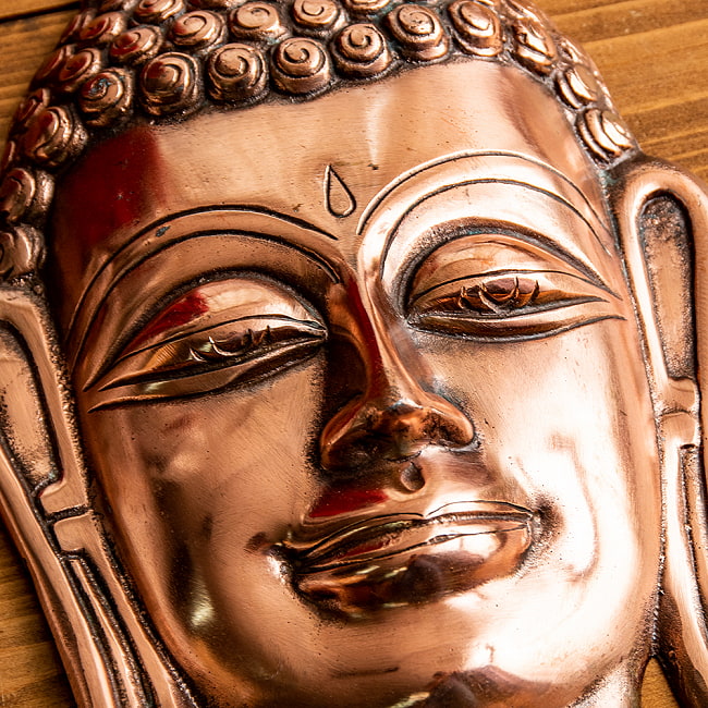 〔壁掛けタイプ〕ブッダ フェイス 39cm インドの神様ウォールハンギング 7 - 立体感のある造形です。