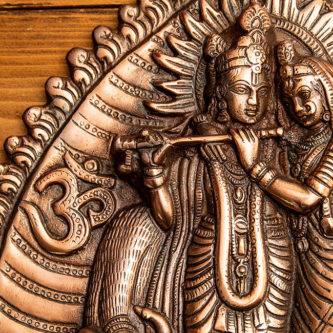 〔壁掛けタイプ〕ラーダ・クリシュナ 43cm インドの神様ウォールハンギング 3 - 細部を見てみました。