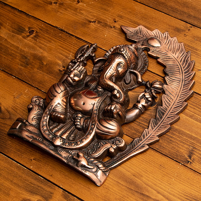 〔壁掛けタイプ〕ピーコック・ガネーシャ 33cm インドの神様ウォールハンギング 8 - 立体感のある造形です。